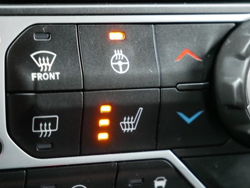 Used 2021 Jeep Wrangler Unlimited Sahara image 29