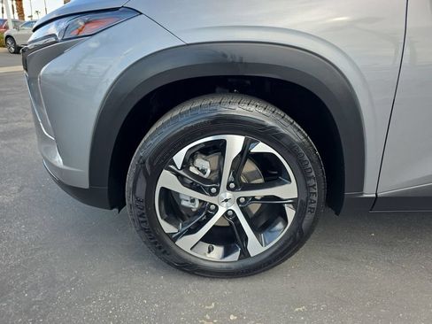 Used 2024 Chevrolet Trax RS FWD image 33