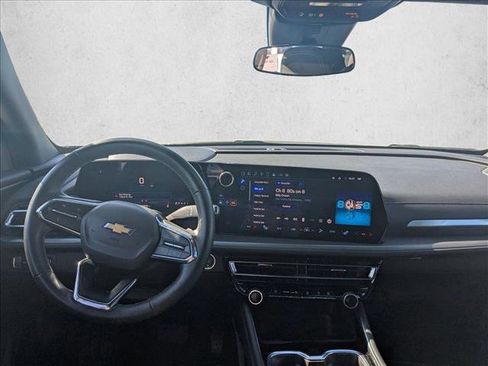 Used 2024 Chevrolet Traverse LT image 18