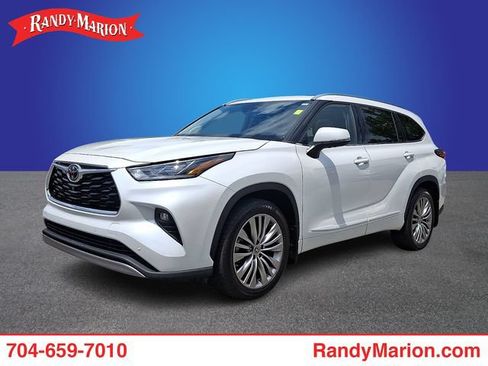 Used 2022 Toyota Highlander Platinum AWD/4WD image 1