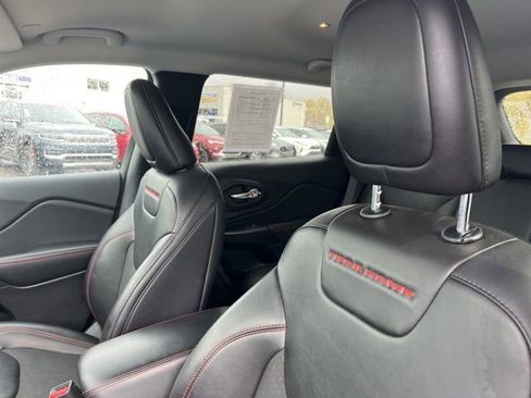 Used 2021 Jeep Cherokee Trailhawk AWD/4WD image 11