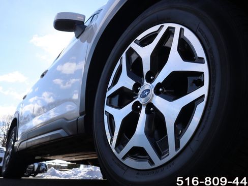 Used 2023 Subaru Forester Premium image 9