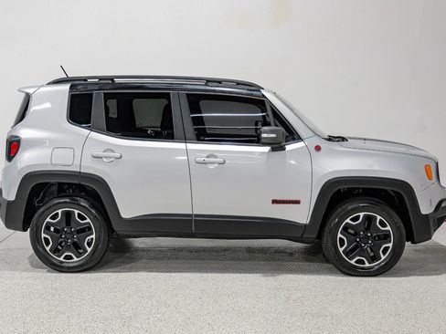 Used 2017 Jeep Renegade Trailhawk image 5