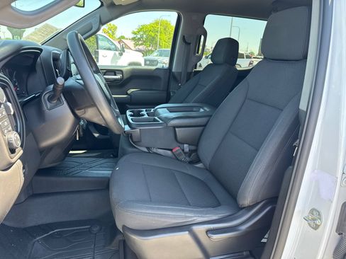 Used 2020 Chevrolet Silverado 1500 Custom w/ Custom Max Trailering Package AWD/4WD image 9