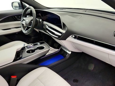 Used 2025 Cadillac Lyriq Luxury RWD image 24