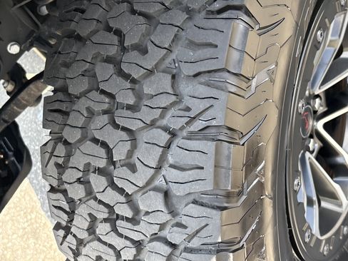 Used 2024 Jeep Wrangler Unlimited Rubicon w/ XTREMEE 35" Tire Package AWD/4WD image 13
