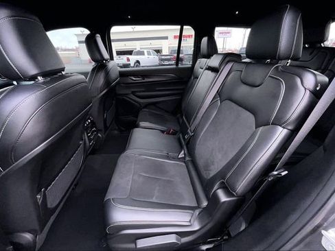 Used 2025 Jeep Grand Cherokee L Altitude image 28