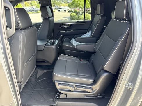 New 2026 Chevrolet Suburban Premier image 13