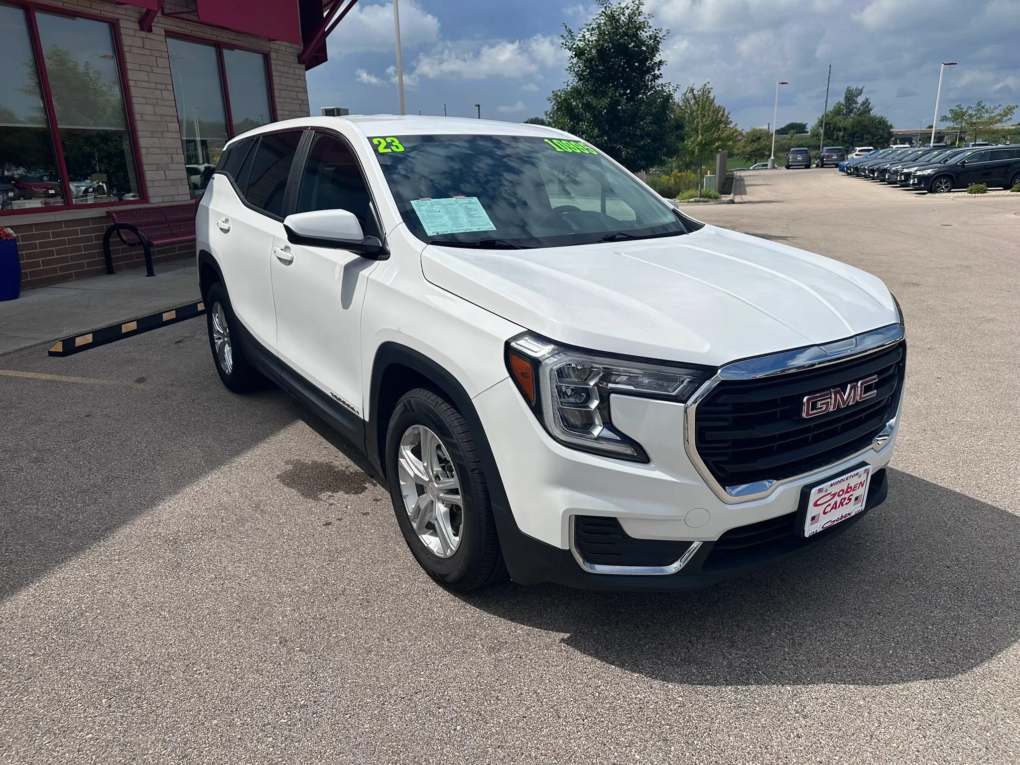 Used 2023 GMC Terrain SLE w/ LPO, Floor Liner Package FWD image 3