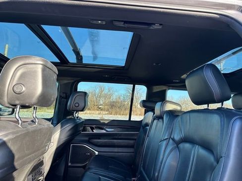 Used 2022 Jeep Wagoneer Series I w/ Premium Group I AWD/4WD image 18