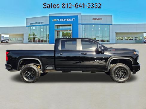 Used 2024 Chevrolet Silverado 2500 ZR2 w/ Technology Package AWD/4WD image 8
