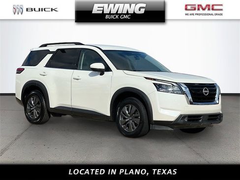 Used 2024 Nissan Pathfinder SV image 1