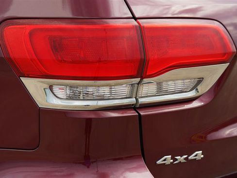 Used 2018 Jeep Grand Cherokee Limited AWD/4WD image 30