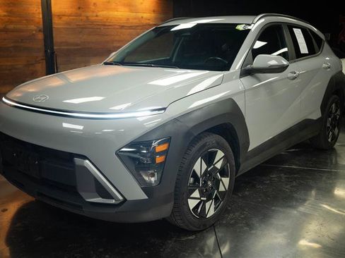 Used 2025 Hyundai Kona SEL FWD image 2