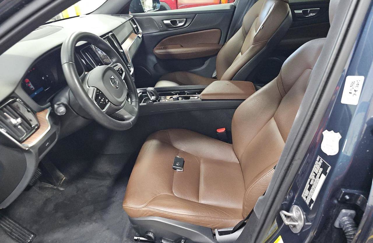 Used 2025 Volvo V60 B5 Cross Country Plus AWD/4WD image 3
