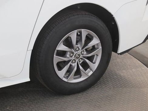 Used 2024 Toyota Sienna LE image 14