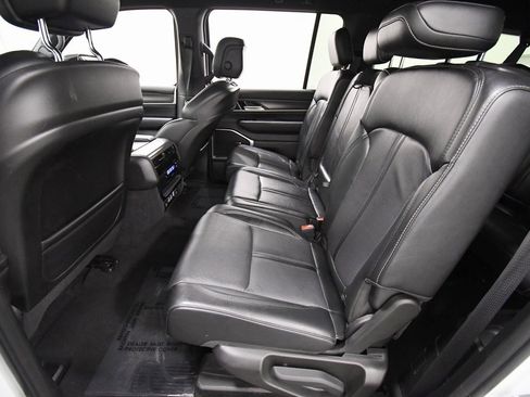 Used 2024 Jeep Wagoneer L Series II w/ Flexible Seating Group image 15