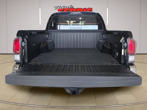 Used 2023 Toyota Tacoma TRD Off-Road image 9