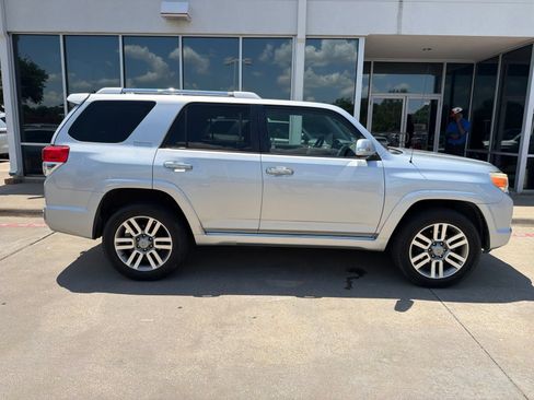 Used 2010 Toyota 4Runner Limited AWD/4WD image 5