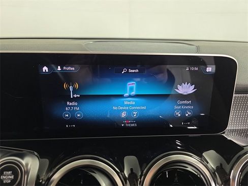 Used 2021 Mercedes-Benz GLB 250 4MATIC image 13