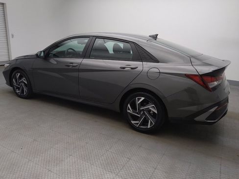Used 2025 Hyundai Elantra Sport FWD image 3