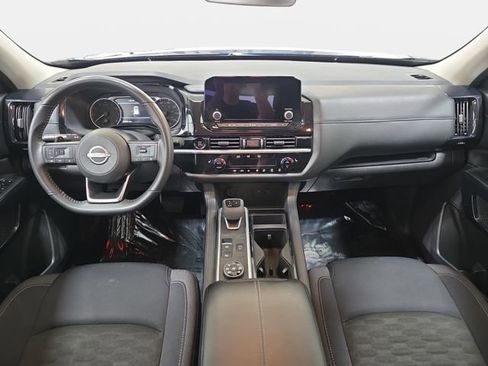 Used 2025 Nissan Pathfinder SV AWD/4WD image 10