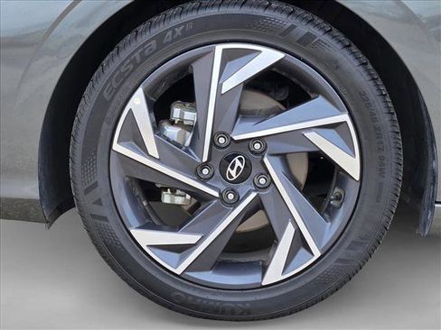 Used 2025 Hyundai Elantra Limited FWD image 27