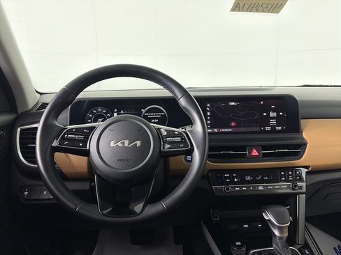 Used 2024 Kia Seltos EX image 19