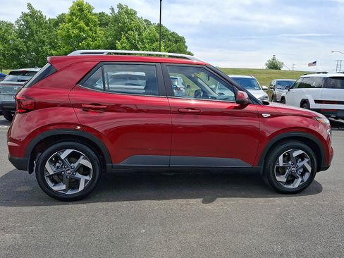 Used 2023 Hyundai Venue SEL FWD image 7