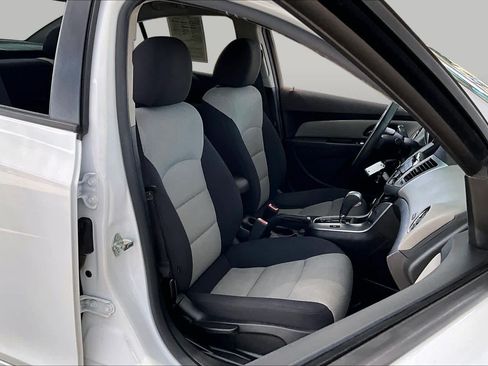 Used 2013 Chevrolet Cruze LS FWD image 9