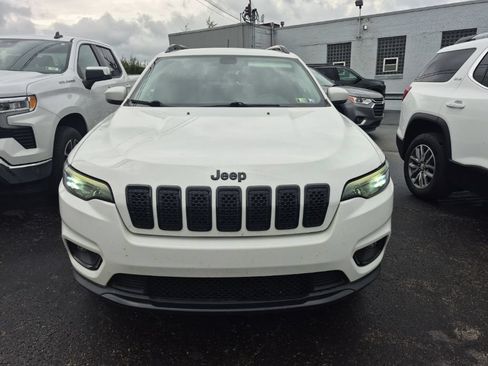 Used 2019 Jeep Cherokee Latitude Plus AWD/4WD image 2