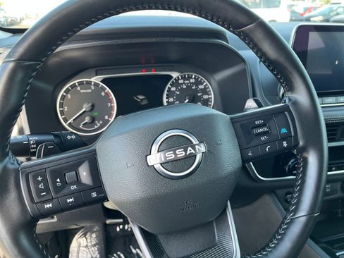 Used 2025 Nissan Rogue SV FWD image 30