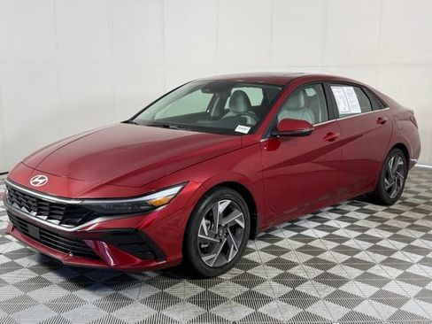 Used 2026 Hyundai Elantra Limited FWD image 2