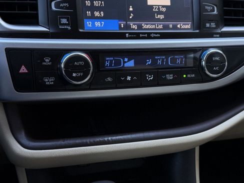 Used 2017 Toyota Highlander Limited image 17