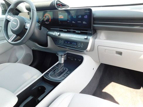 Used 2025 Hyundai Kona SEL FWD image 18