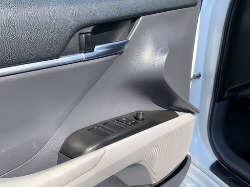 Used 2023 Toyota Camry SE image 14