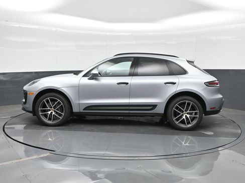 Certified 2022 Porsche Macan AWD/4WD image 2
