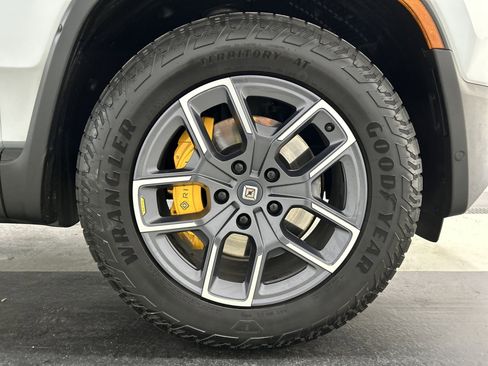 Used 2023 Rivian R1S Adventure image 11