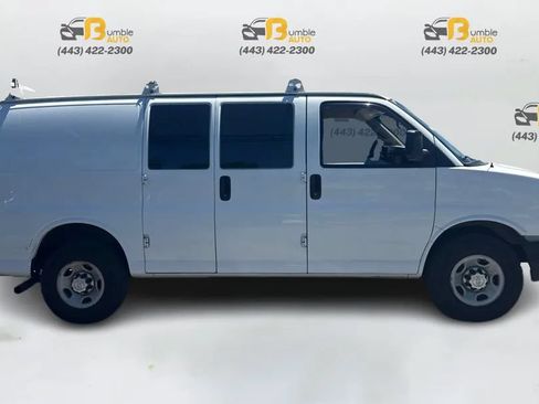 Used 2017 Chevrolet Express 2500 RWD image 4