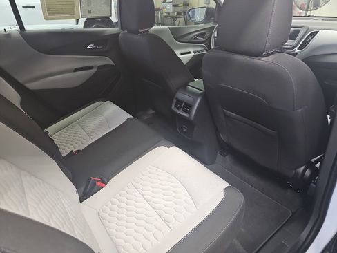 Used 2020 Chevrolet Equinox LS FWD image 11