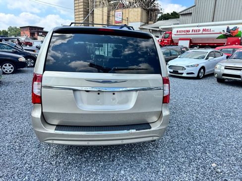 Used 2015 Chrysler Town & Country Touring-L w/ Driver Convenience Group FWD image 5