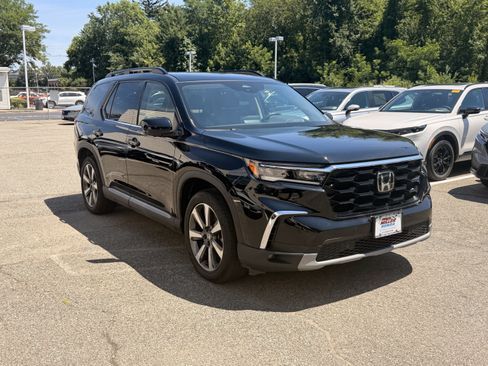 Used 2023 Honda Pilot Elite image 3