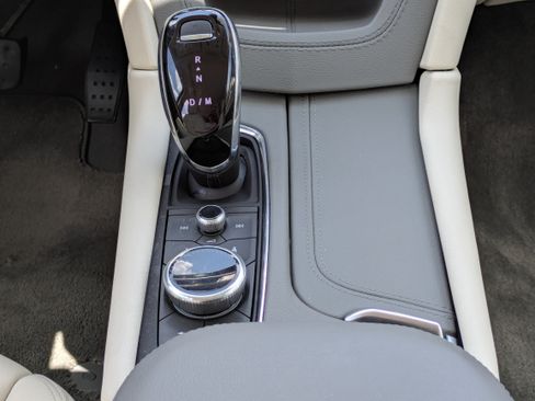 Certified 2023 Cadillac XT5 Premium Luxury w/ LPO, Premium Carpet Package FWD image 17