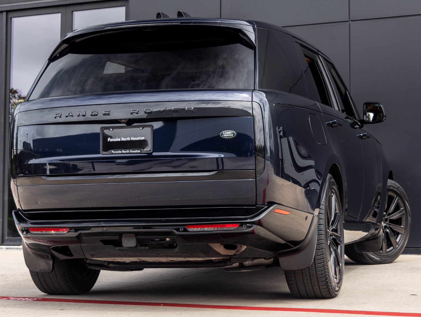 Used 2023 Land Rover Range Rover Long Wheelbase SE AWD/4WD image 8