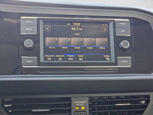 Used 2022 Volkswagen Jetta SE image 14