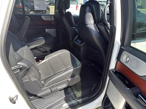 Used 2024 Lincoln Navigator L Reserve AWD/4WD image 15