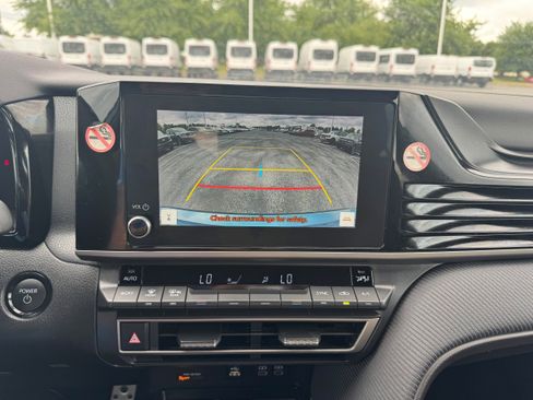 Used 2025 Toyota Camry SE FWD image 14