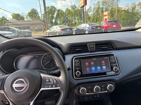 Used 2025 Nissan Versa SV FWD image 17