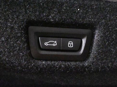 Used 2025 BMW i5 xDrive40 w/ Premium Package image 37