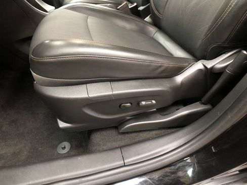 Used 2022 Chevrolet Trax LT w/ LT Convenience Package AWD/4WD image 11